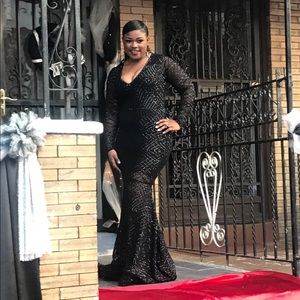 Prom dress black long train nice and elegant
